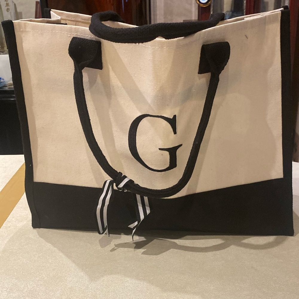 Black and White G Tote Bag